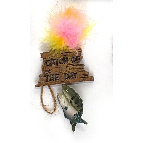 Lot Of 4 Vintage Christmas Wood Look Fishing Sign Ornaments 1.5 To 4 Inch Tall - Picture 5 of 5